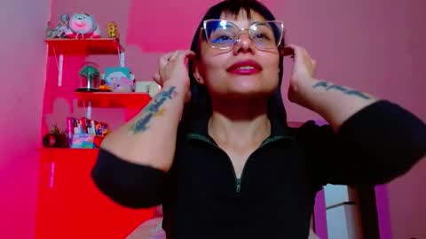 valkiry_ online show from December 15, 1:22 am