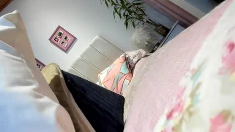 Macarena online show from April 28, 2:27 am