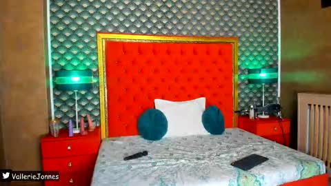 Valerie Val V online show from February 14, 9:00 am