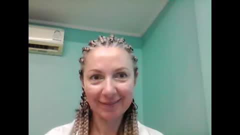 Snapshot of valleriwind chatting on February 12, 9:22 pm ValleriWind online show from February 12, 9:22 pm