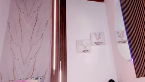 Vallolet Peach  online show from February 27, 12:16 pm