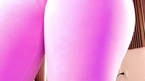 Vallolet Peach  online show from April 28, 12:09 pm