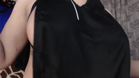 Snapshot of valquiria_sirgun chatting on October 19, 10:50 am valquiria_sirgun online show from October 19, 10:50 am