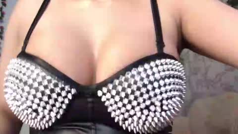 Snapshot of valquiria_sirgun chatting on February 23, 10:43 am valquiria_sirgun online show from February 23, 10:43 am