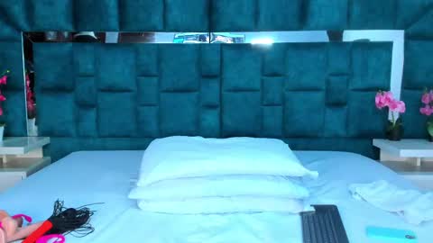 Snapshot of valtira_nova chatting on September 14, 7:45 pm valtira nova online show from September 14, 7:45 pm