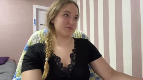Lily online show from July 6, 10:01 pm
