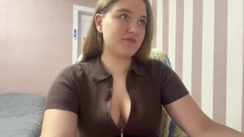 Lily online show from June 18, 11:31 pm