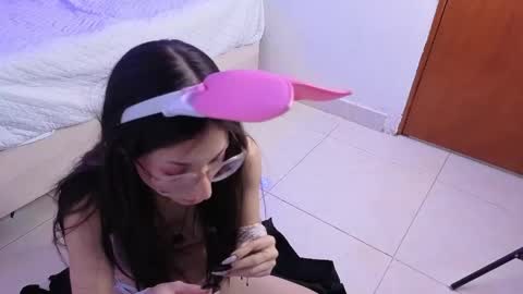 vane_coral online show from April 20, 6:11 pm