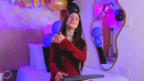 vane_coral online show from June 13, 11:29 am