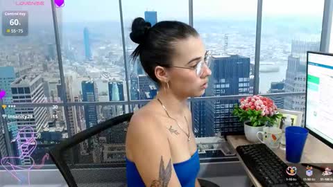 Snapshot of vanesa_19_ chatting on September 24, 6:18 pm VANESA online show from September 24, 6:18 pm