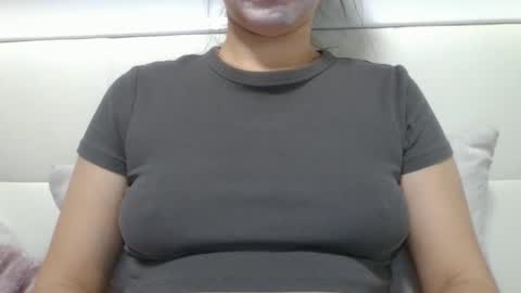 Snapshot of vanesajewel chatting on October 28, 5:30 pm VanesaJewel online show from October 28, 5:30 pm