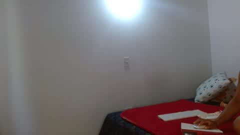 Snapshot of vanessa_aniston83 chatting on December 7, 2:02 pm vanessa online show from December 7, 2:02 pm