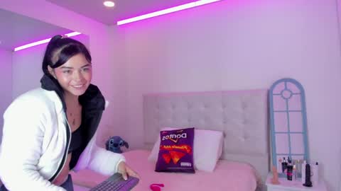 Vane  online show from May 15, 11:40 pm
