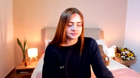 vanessa_foxyy online show from June 13, 9:45 pm