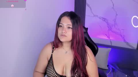 vanessascott_ online show from October 3, 10:09 am