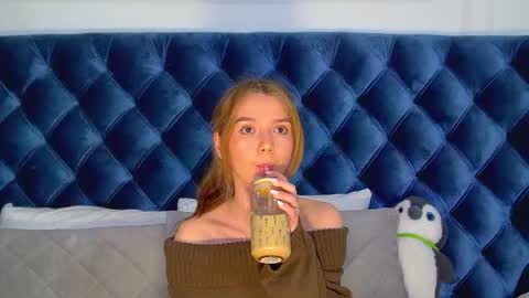 VanessaVienne online show from February 20, 4:30 pm