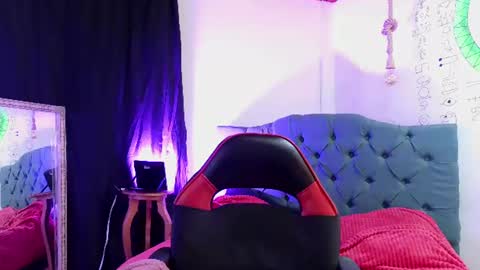 vaniladream online show from June 10, 1:10 pm