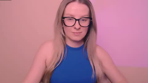 Mia online show from April 27, 5:21 pm