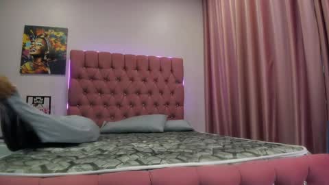 VanillaFlo online show from April 24, 12:30 pm