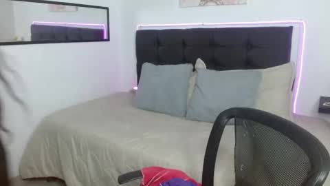 vane online show from April 20, 8:23 pm