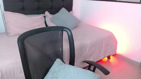 vane online show from February 6, 8:45 pm