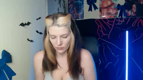 Vanessa online show from April 26, 6:44 am