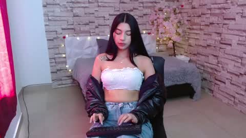 Snapshot of vanse_lust chatting on December 12, 6:53 pm Karuna online show from December 12, 6:53 pm