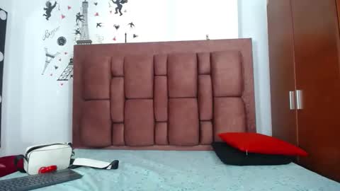 varascot online show from December 18, 8:02 pm