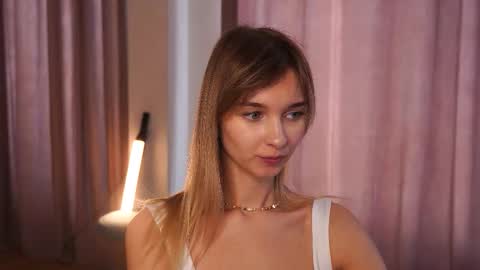 Snapshot of variety_moments chatting on September 19, 4:00 am Heeeeey Im Hanna the art of tease online show from September 19, 4:00 am