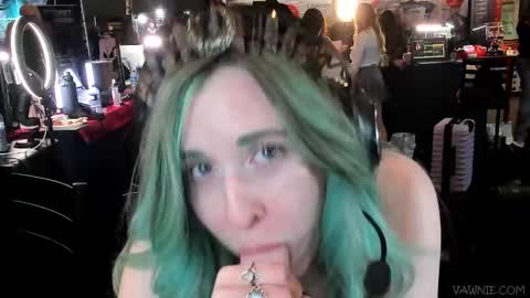 Vawnie Voulphie online show from October 18, 1:41 am