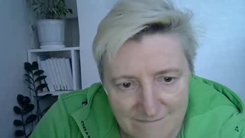 vea_motty online show from April 26, 3:10 pm