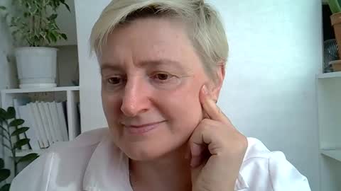 vea_motty online show from April 24, 12:30 pm