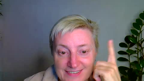 Snapshot of vea_motty chatting on October 30, 1:34 pm vea_motty online show from October 30, 1:34 pm