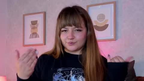 Snapshot of veesimons_dh chatting on October 7, 7:51 pm Vee Simons online show from October 7, 7:51 pm
