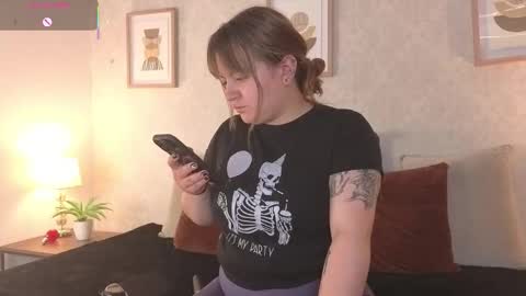 Vee Simons online show from November 14, 7:47 pm