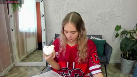 Snapshot of vel1ka chatting on September 19, 9:52 am Barbara online show from September 19, 9:52 am