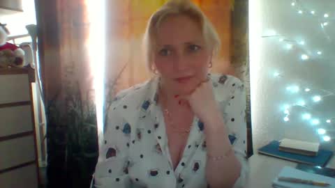 velka_raspberry online show from May 26, 3:11 pm
