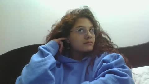 velvet_moon_v online show from April 22, 6:21 am