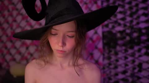 Polly online show from October 28, 6:24 pm