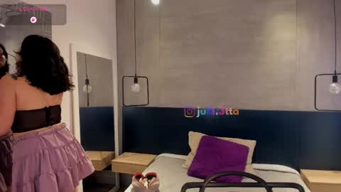 velvettease_ online show from November 5, 1:05 pm