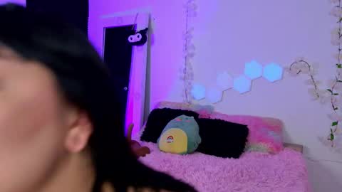 velvetvibes_ online show from February 12, 2:57 am