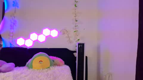 velvetvibes_ online show from April 15, 4:24 am