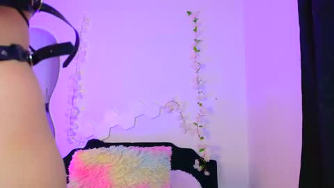 velvetvibes_ online show from April 3, 3:26 am