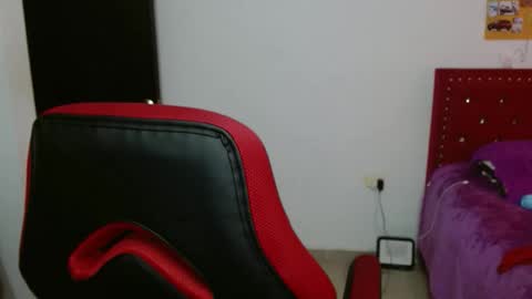 venecasexy44 online show from April 23, 1:46 pm