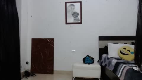 venus_menoza online show from February 19, 8:40 pm