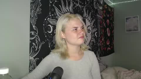 Snapshot of venusastar chatting on October 3, 1:43 am Miss Venus online show from October 3, 1:43 am