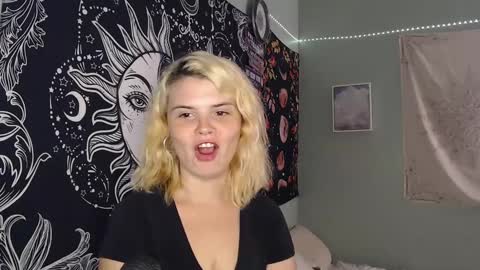 Snapshot of venusastar chatting on September 28, 1:56 am Miss Venus online show from September 28, 1:56 am