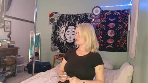 Snapshot of venusastar chatting on October 14, 1:19 am Miss Venus online show from October 14, 1:19 am
