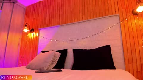 veraswan1 online show from January 3, 11:23 pm
