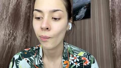 Ayla online show from April 19, 1:22 pm